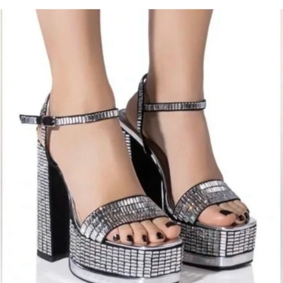 AZALEA WANG CATRIONA
CHUNKY EMBELLISHED PLATFORM
SANDAL IN SILVER SZ. 9 - Picture 1 of 10